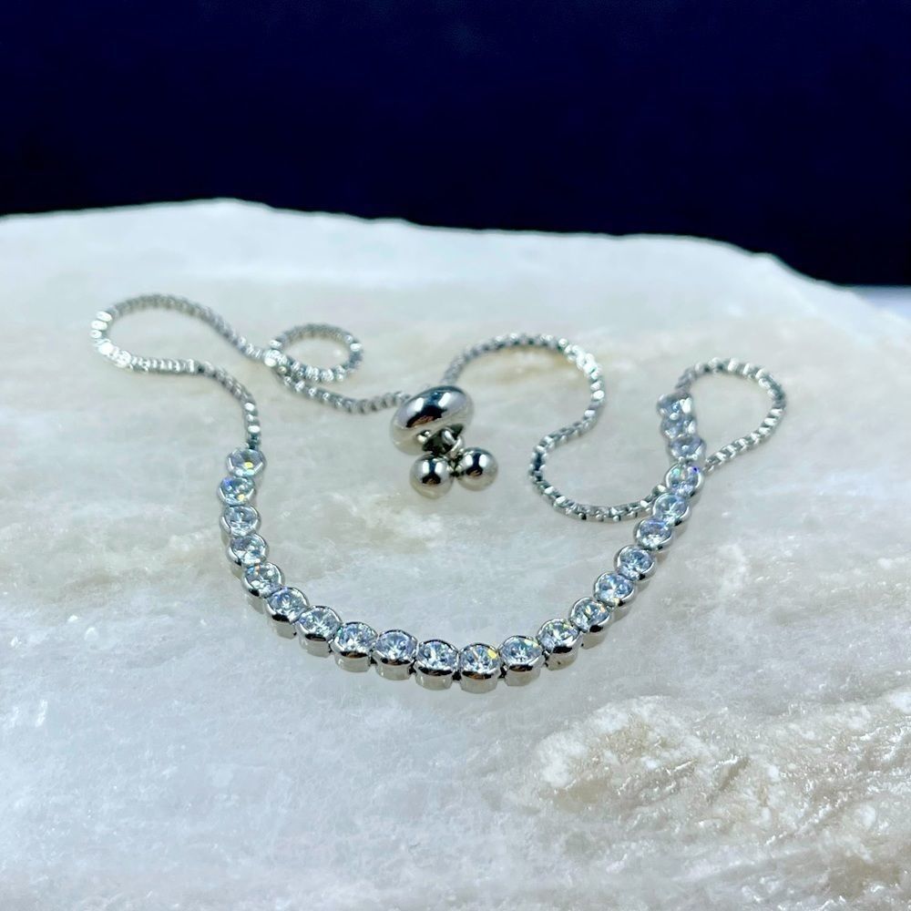 Adjustable bracelet